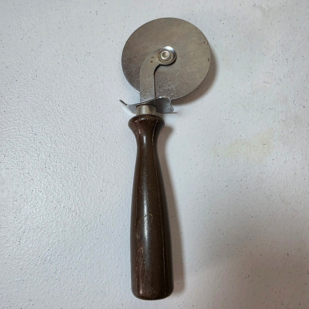 Vintage Pizza Cutter Stainless Steel British Hong‎ Kong Brown Handle MCM